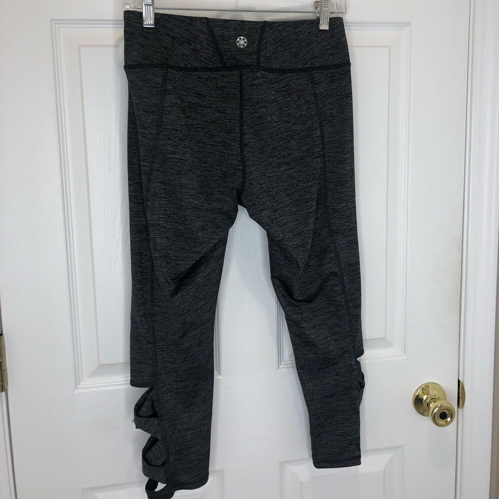 Gaiam gray Capri workout casual leggings size medium - Picture 6 of 13